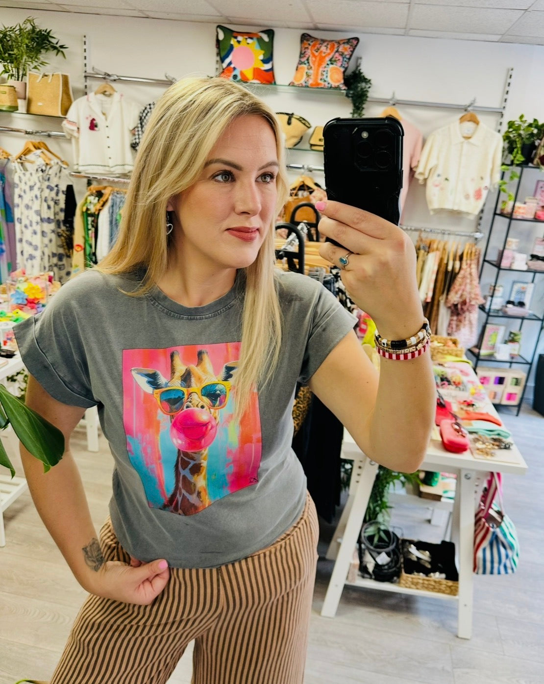 Giraffe Bubblegum tee