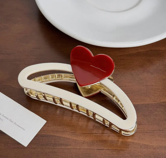 Rounded Heart Claw - Rogue Boutique UK