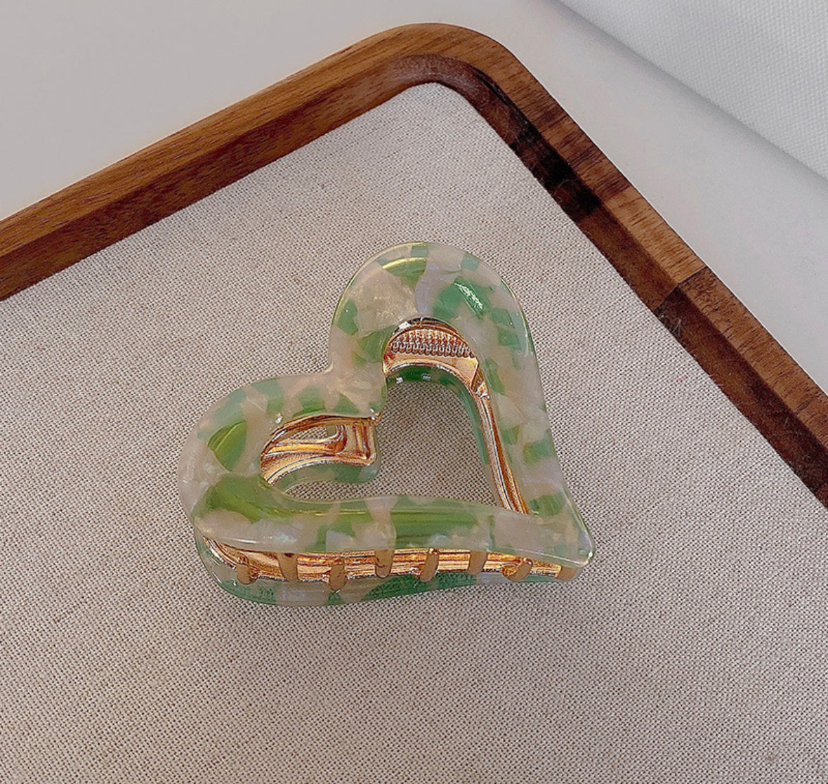 Open Heart Claw Green