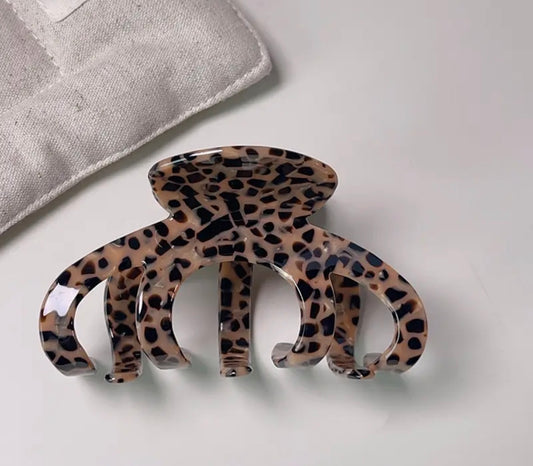 Giraffe Wiggle Hair Claw - Rogue Boutique UK