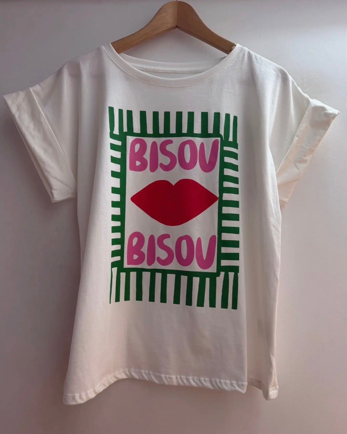 Bisou Tee