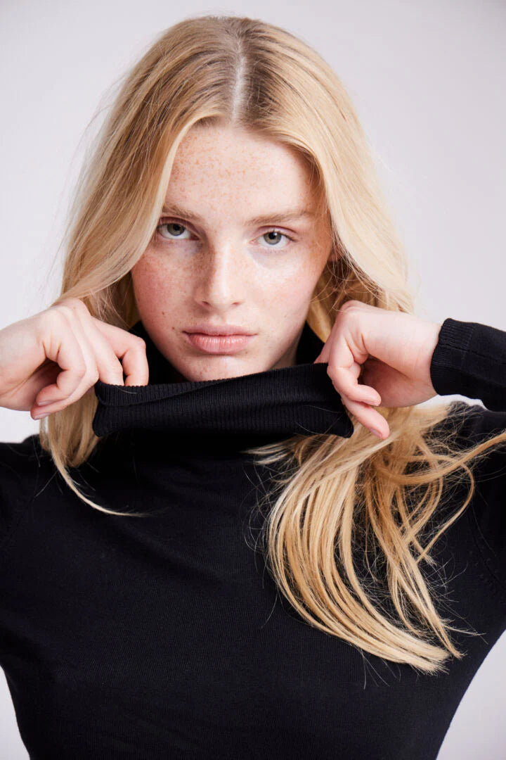 Mafa Roll Neck Black
