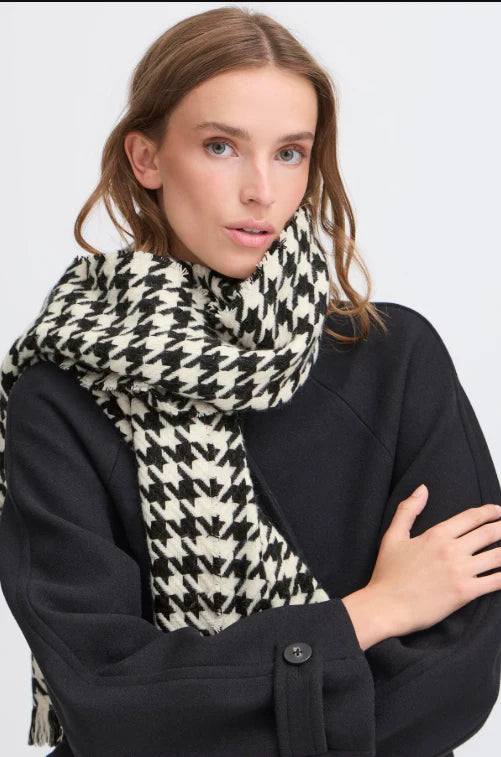 Vanjaa Scarf