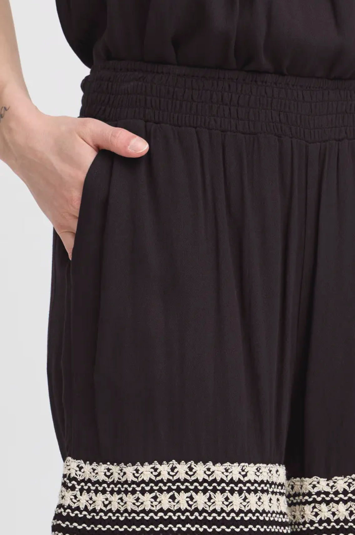 Ragni Shorts