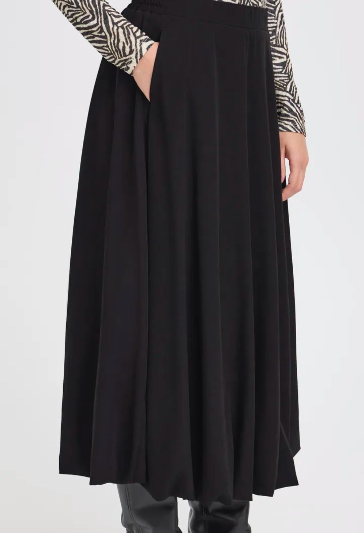 Larina Skirt