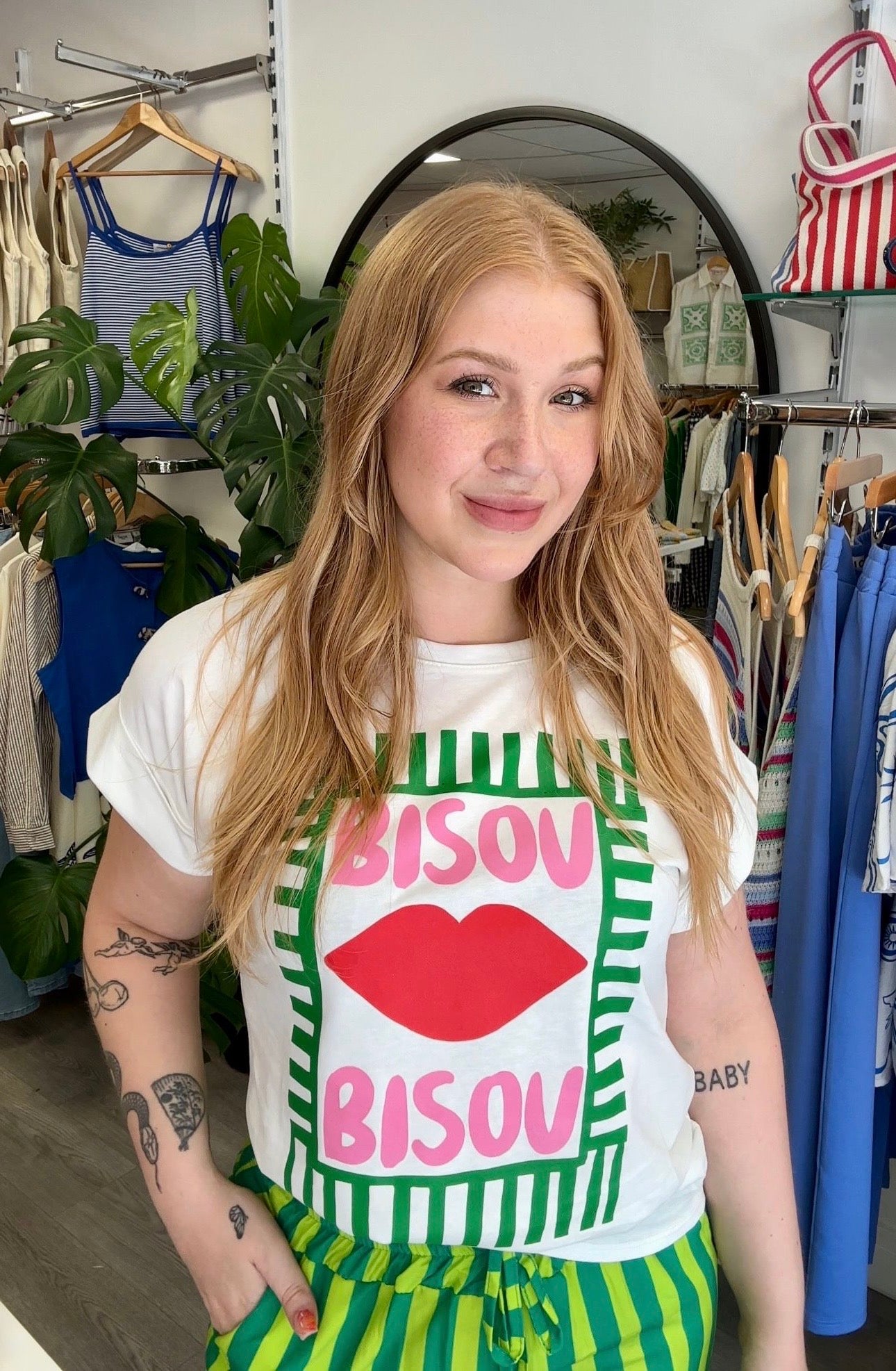 Bisou Tee