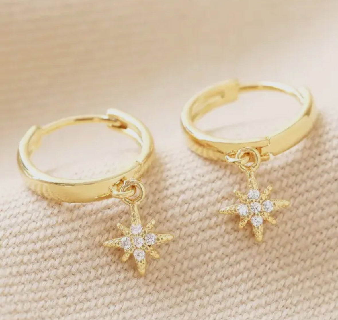 Tiny Star Huggie