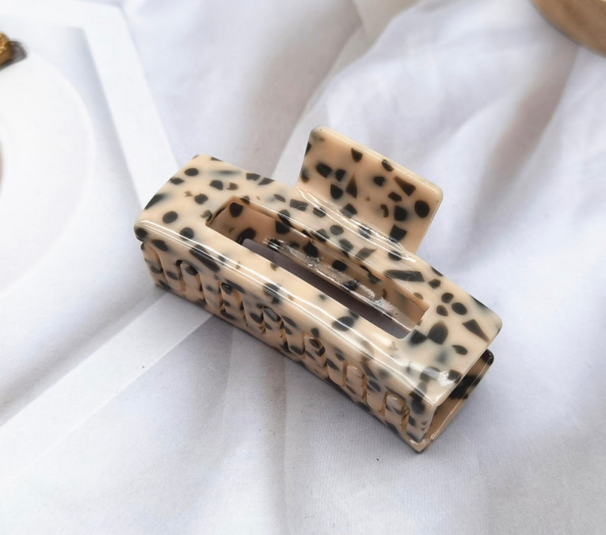 Taupe Spotty Claw