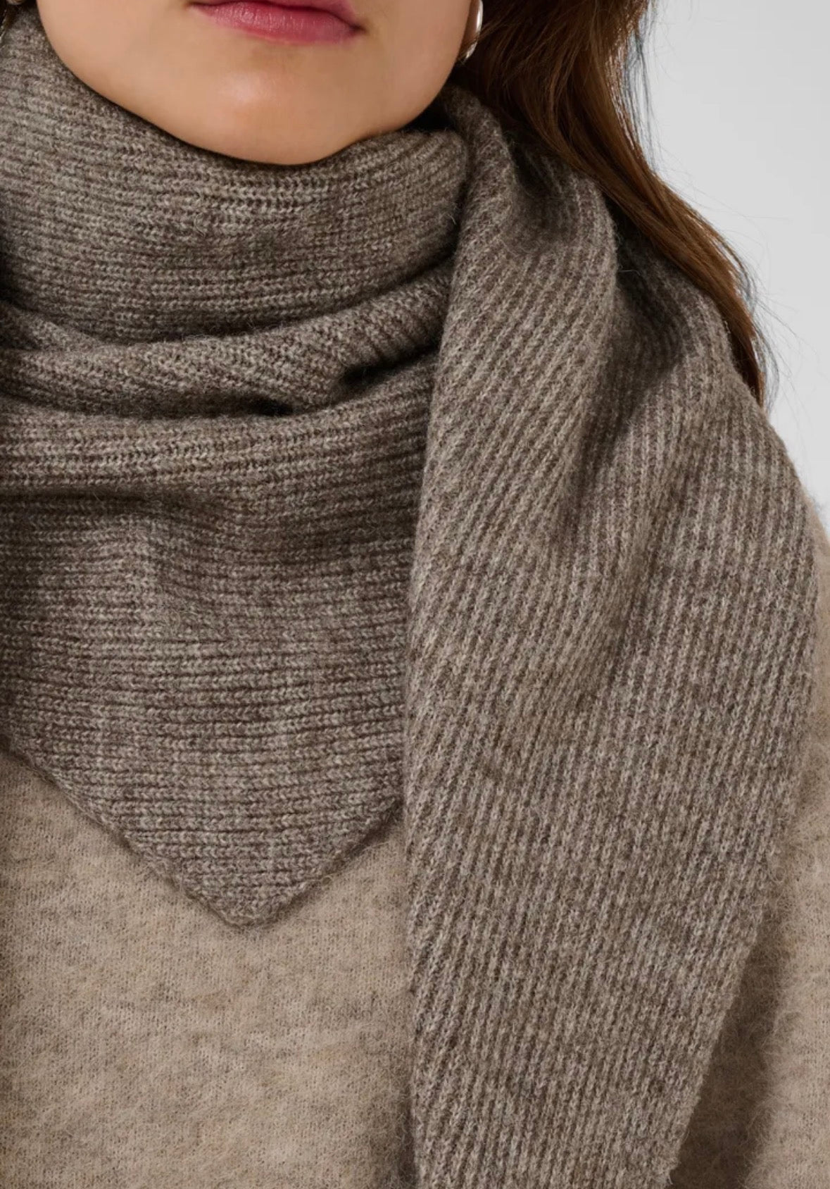 Alullu Scarf